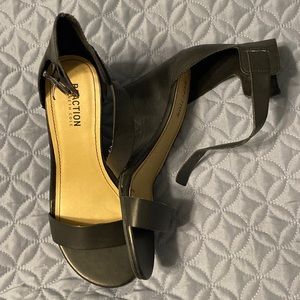 Kenneth Cole reaction black wedges